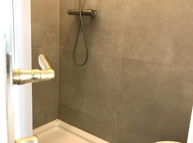 Completely New Renovated, 4Th Floor, Floor Heating, French Balcony Apartment Wien