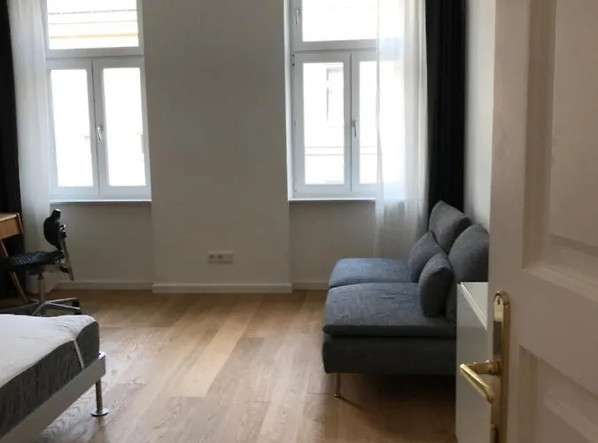 Completely New Renovated, 4Th Floor, Floor Heating, French Balcony
