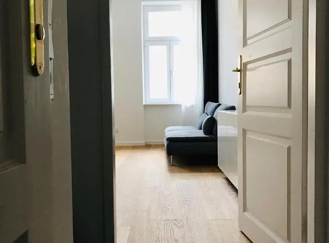 Completely New Renovated, 4Th Floor, Floor Heating, French Balcony
