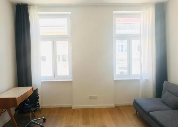 Completely New Renovated, 4Th Floor, Floor Heating, French Balcony Apartment Wien