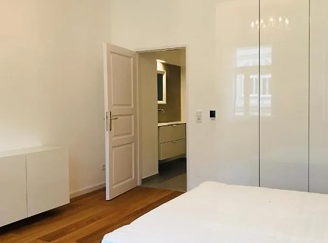 Completely New Renovated, 4Th Floor, Floor Heating, French Balcony