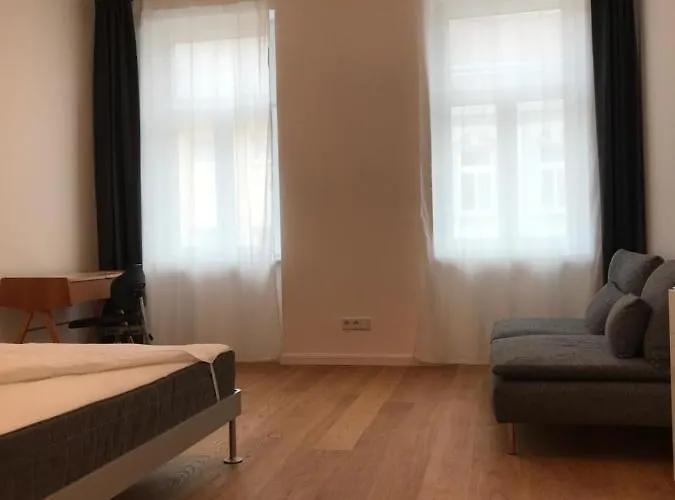Completely New Renovated, 4Th Floor, Floor Heating, French Balcony Apartment Wien